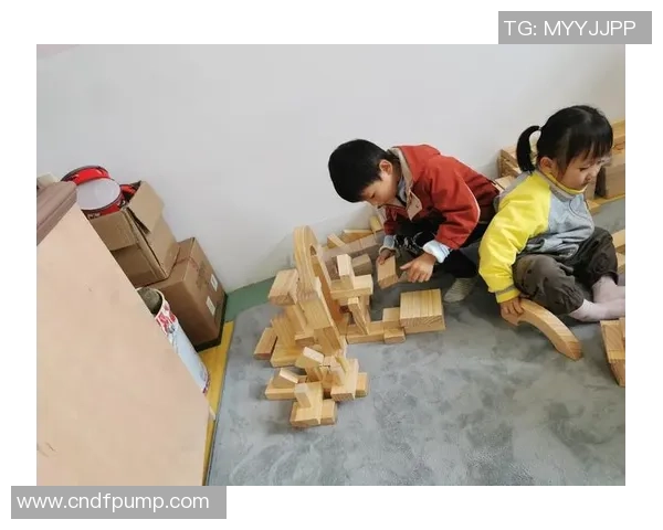 小小球星的梦想舞台幼儿足球明星海报展现童年激情与活力